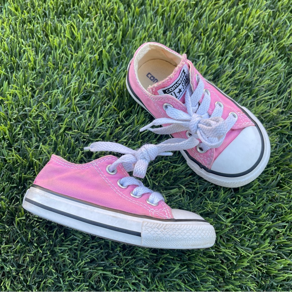 Chuck Taylor pink toddler shoes